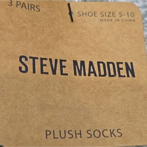 Steve Madden 3-Pk Solid/Striped/ Star Plush Socks - Picture 4 of 5